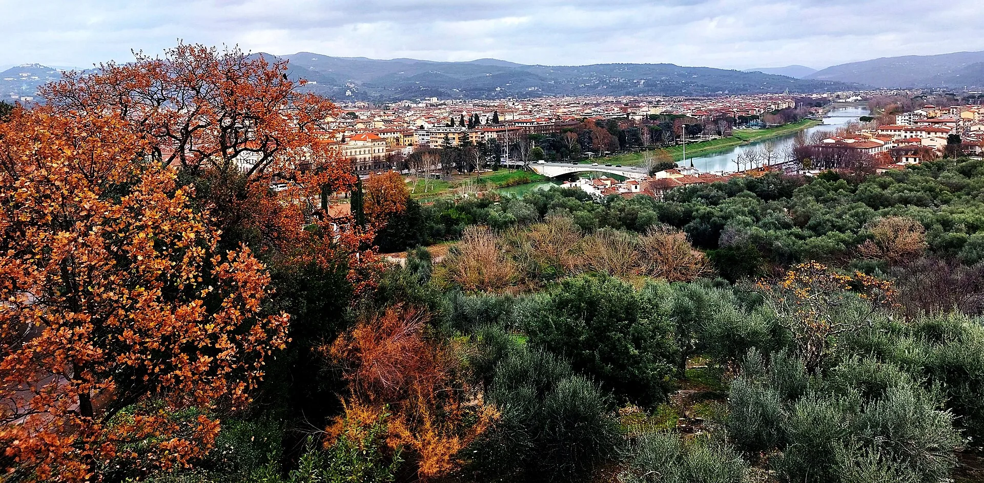 Panorama di Firenze con il fiume Arno visto da un punto panoramico